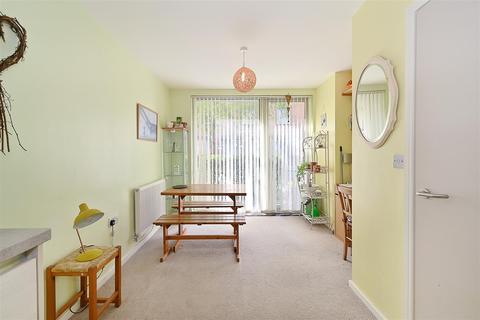 16 Robertson Road, Canning Town, London, E16 1FS