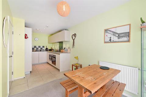 16 Robertson Road, Canning Town, London, E16 1FS