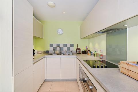 16 Robertson Road, Canning Town, London, E16 1FS