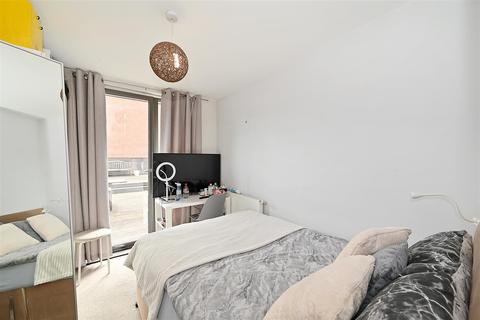 16 Robertson Road, Canning Town, London, E16 1FS