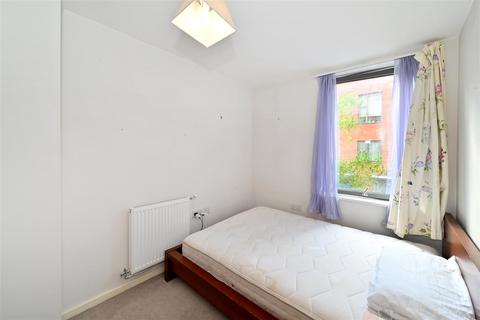 16 Robertson Road, Canning Town, London, E16 1FS