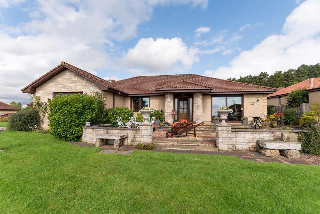 40 Muir Road, Townhill, KY12 0EG 4 bed detached bungalow £399,999