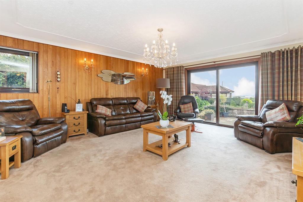 40 Muir Road, Townhill, KY12 0EG 4 bed detached bungalow £399,999