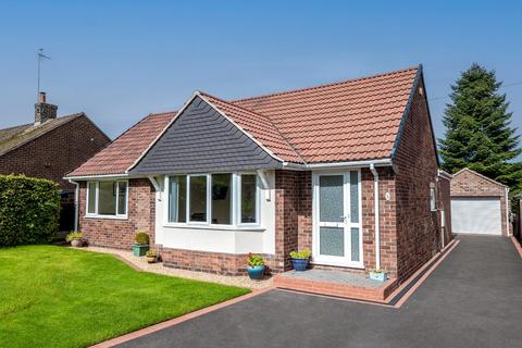 3 bedroom detached bungalow for sale - Harewood Crescent, Old Tupton, Chesterfield, S42 6HX