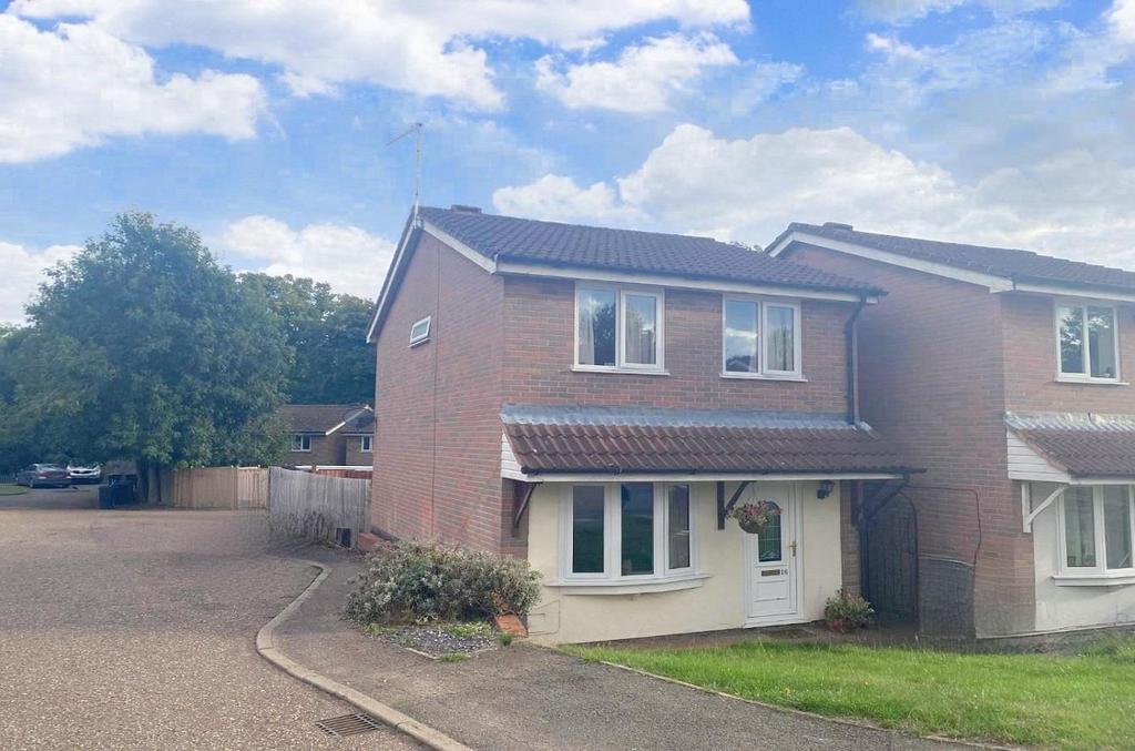 East Bank, Thorplands Brook, Northampton NN3 3 bed detached house for sale £250,000