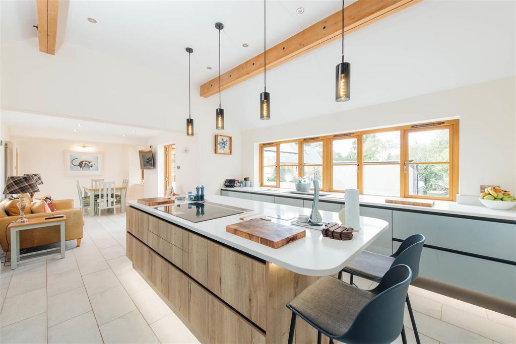Kitchen/Family Room 1