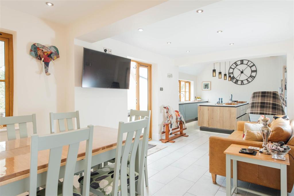 Kitchen/Family Room 5