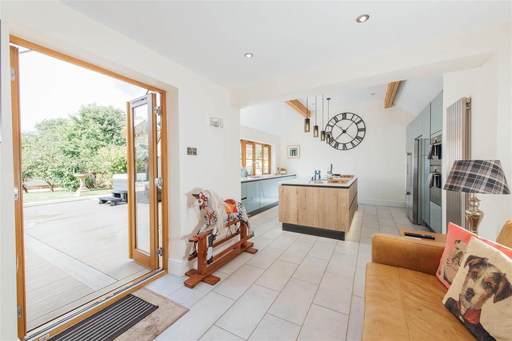 Kitchen/Family Room 6