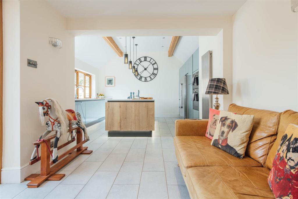 Kitchen/Family Room 7