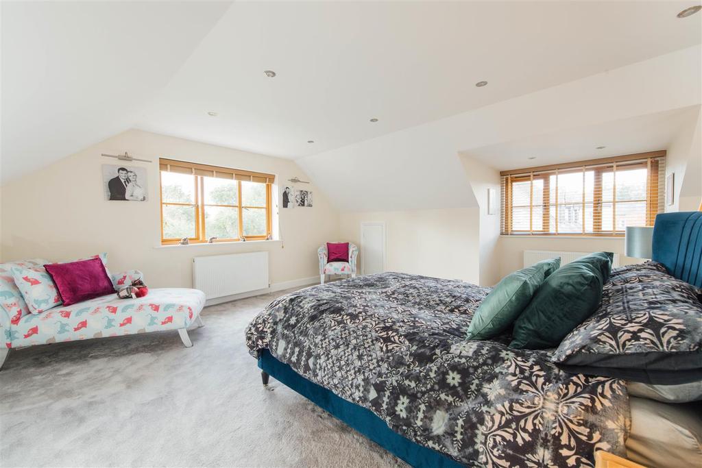 Master Bedroom (First Floor) 3