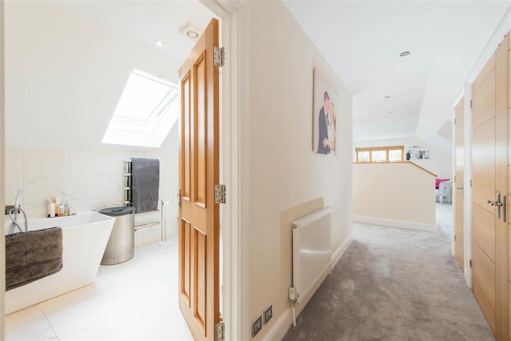 Master Bedroom (First Floor) 4