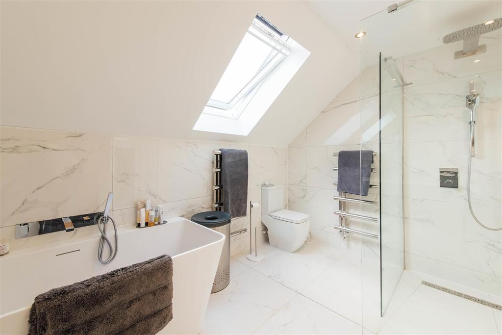 Master Bedroom (First Floor) 5