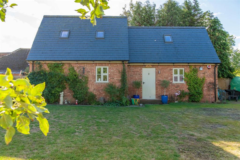 Double Garage with Annex Potential 2