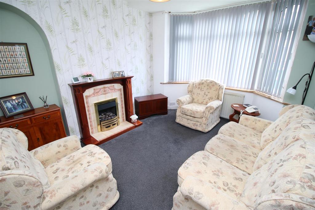 Margaret Avenue, Bedworth 3 bed end of terrace house £227,500