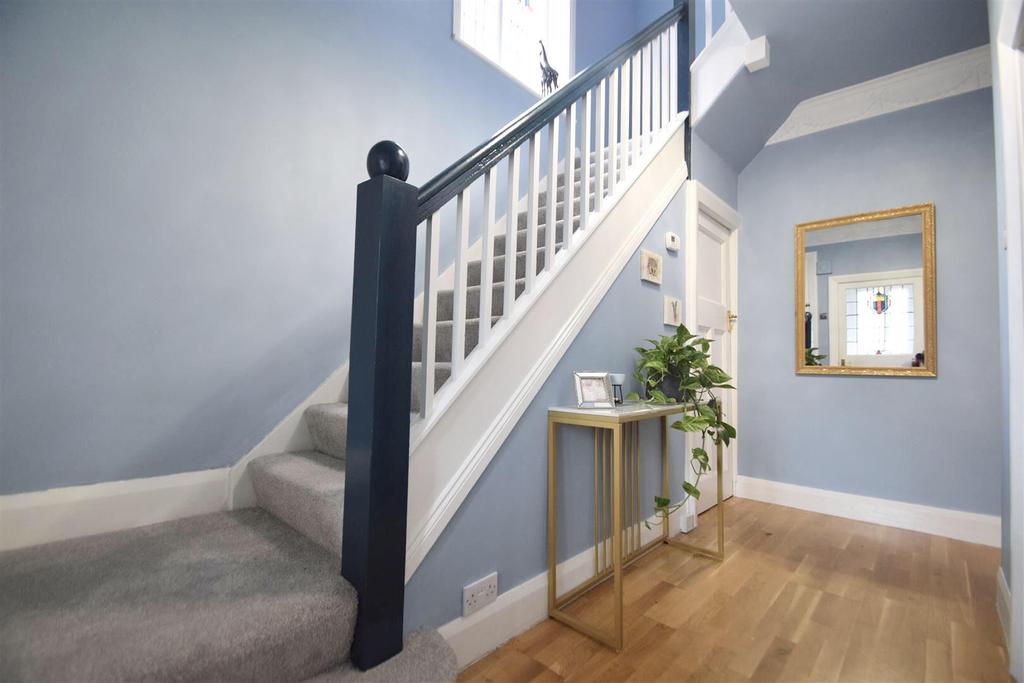 Seaton Crescent, Monkseaton, Whitley Bay 3 bed semidetached house £