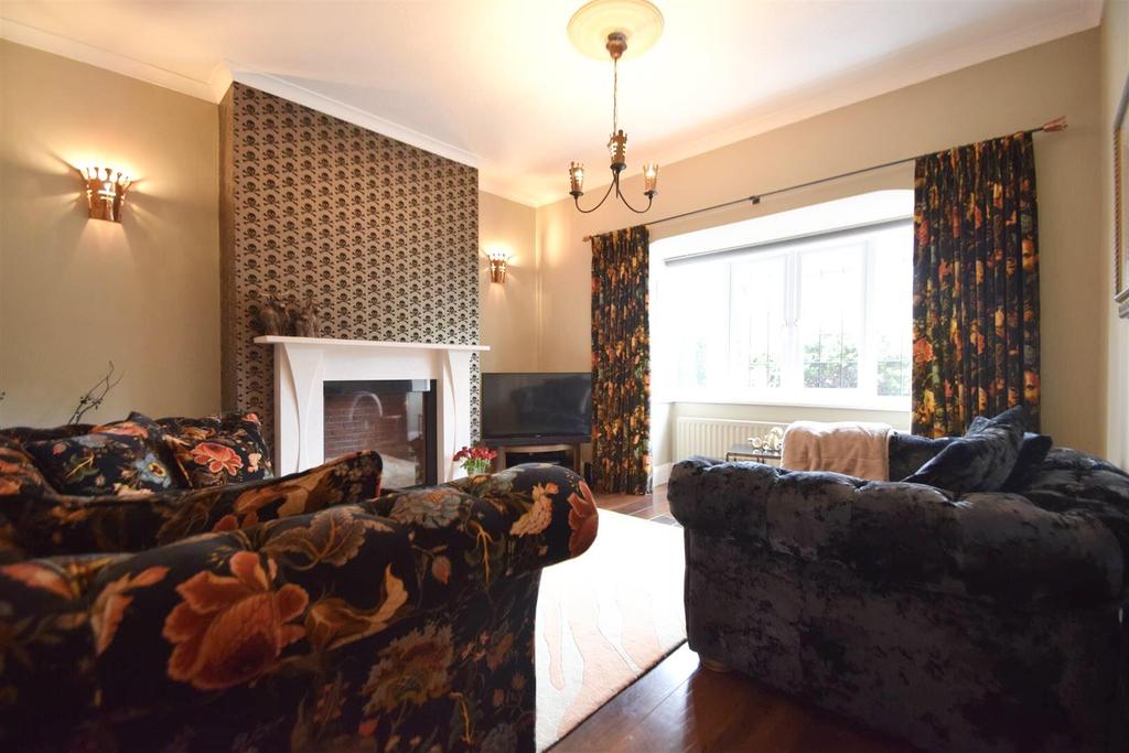 Seaton Crescent, Monkseaton, Whitley Bay 3 bed semidetached house £