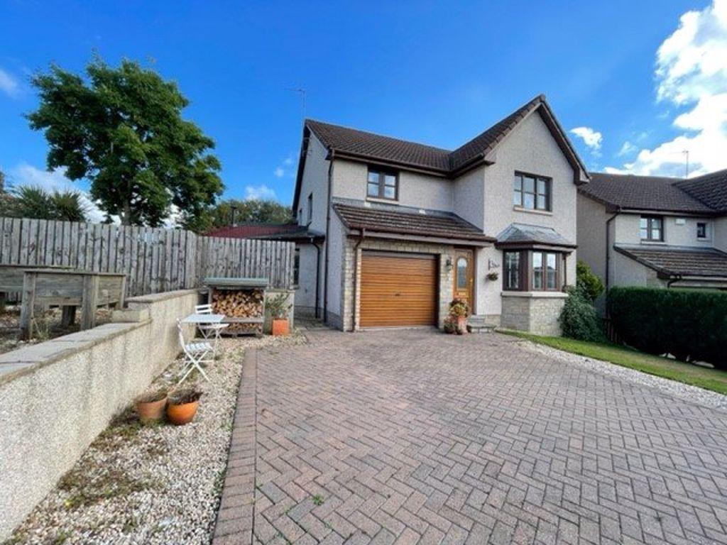 Danskin Place, Strathkinness, Fife 4 bed detached house £1,800 pcm (£