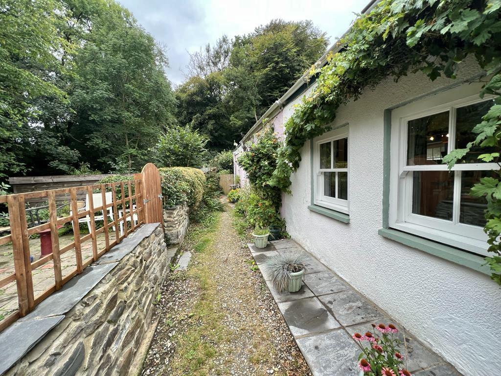 Pontllolwyn, Llanfarian, Aberystwyth 1 bed terraced house for sale £