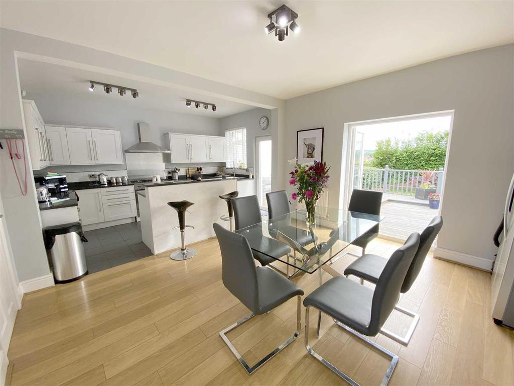 Broken Cross, Macclesfield 3 bed house £1,500 pcm (£346 pw)