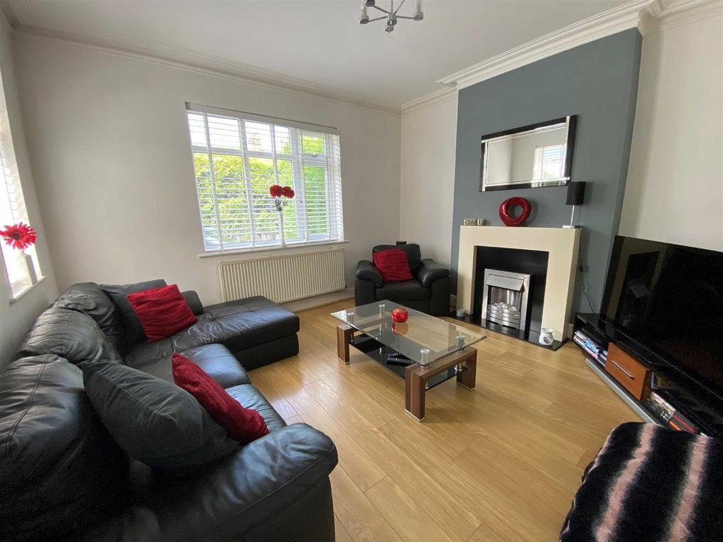 Broken Cross, Macclesfield 3 bed house £1,500 pcm (£346 pw)