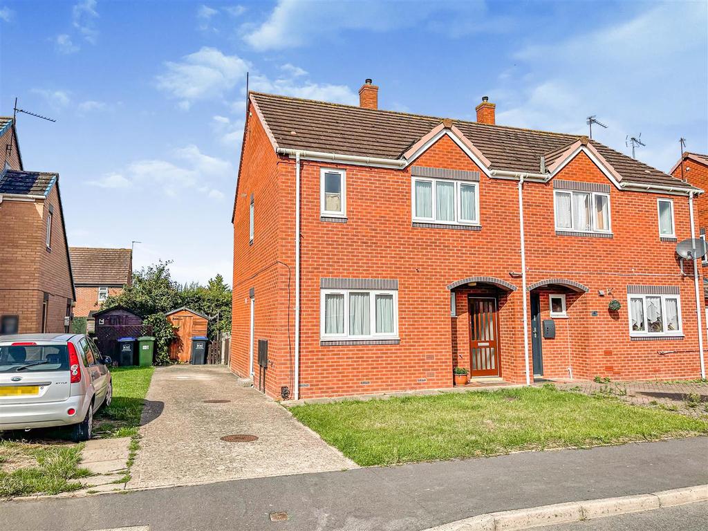 Dobson Lane, Whitnash, Leamington Spa 3 bed semidetached house for