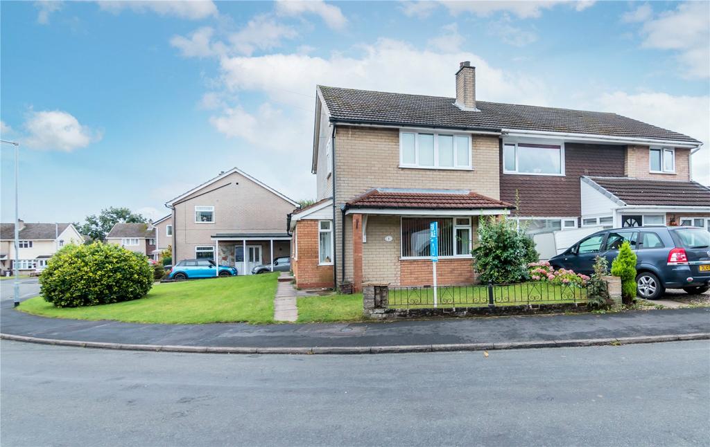 Kingsway, Essington, Wolverhampton... 3 bed semidetached house for
