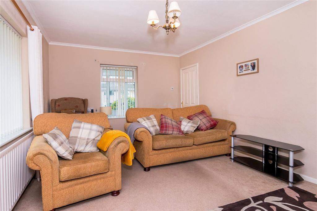 Kingsway, Essington, Wolverhampton... 3 bed semidetached house for