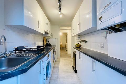 2 bedroom flat for sale, Brondesbury Villas, London, NW6