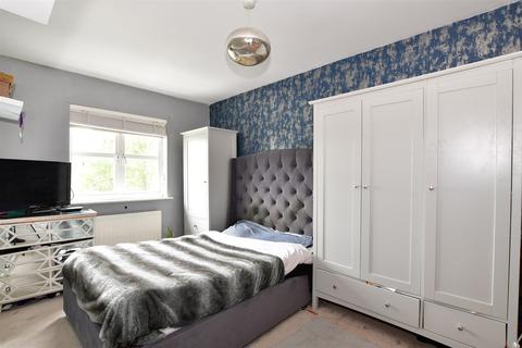 15 Kingfisher Drive, Greenhithe, DA9 9RS