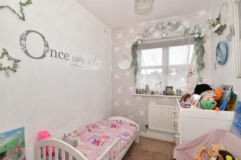 15 Kingfisher Drive, Greenhithe, DA9 9RS