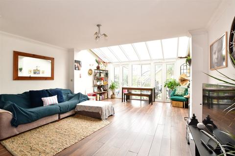 15 Kingfisher Drive, Greenhithe, DA9 9RS