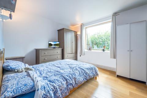 Flat 2, 29 Trinity Crescent, London, SW17 7AG