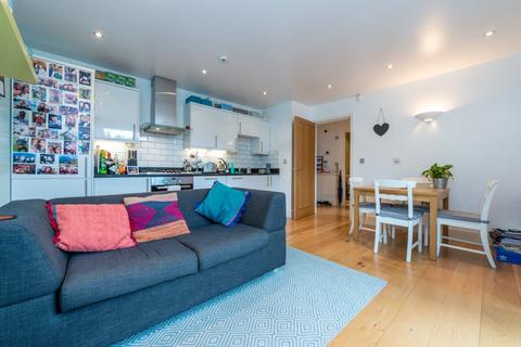 Flat 2, 29 Trinity Crescent, London, SW17 7AG