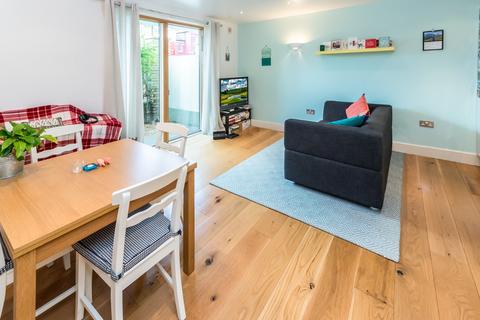 Flat 2, 29 Trinity Crescent, London, SW17 7AG