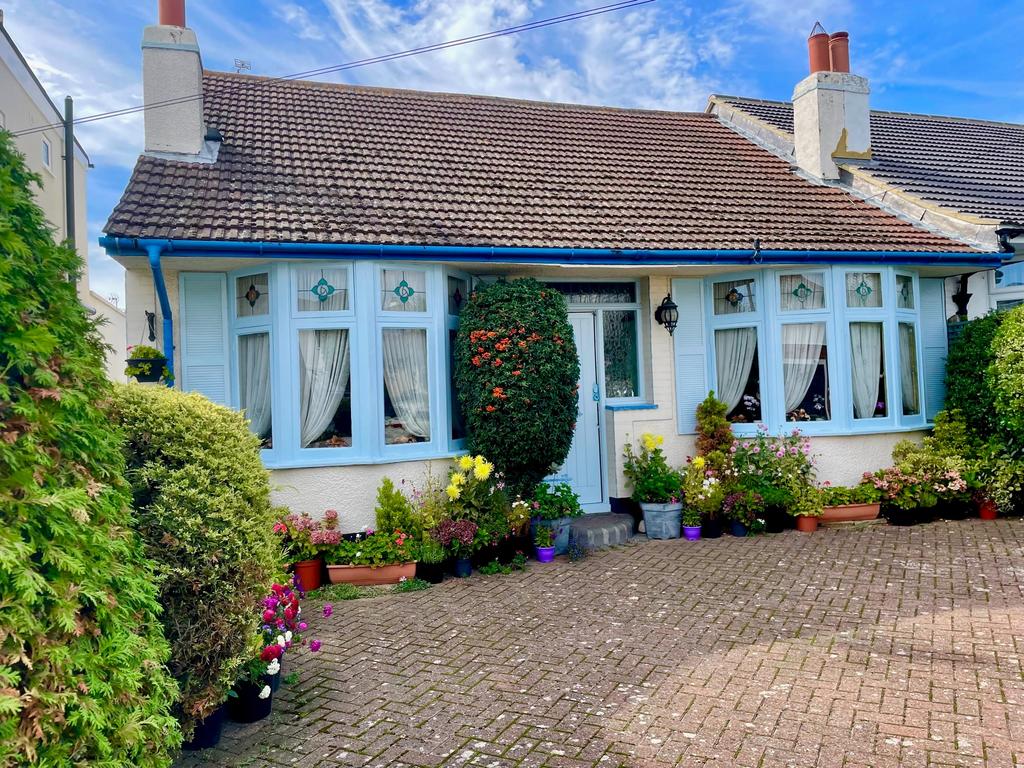 Herschell Road, LeighonSea SS9 3 bed bungalow £535,000