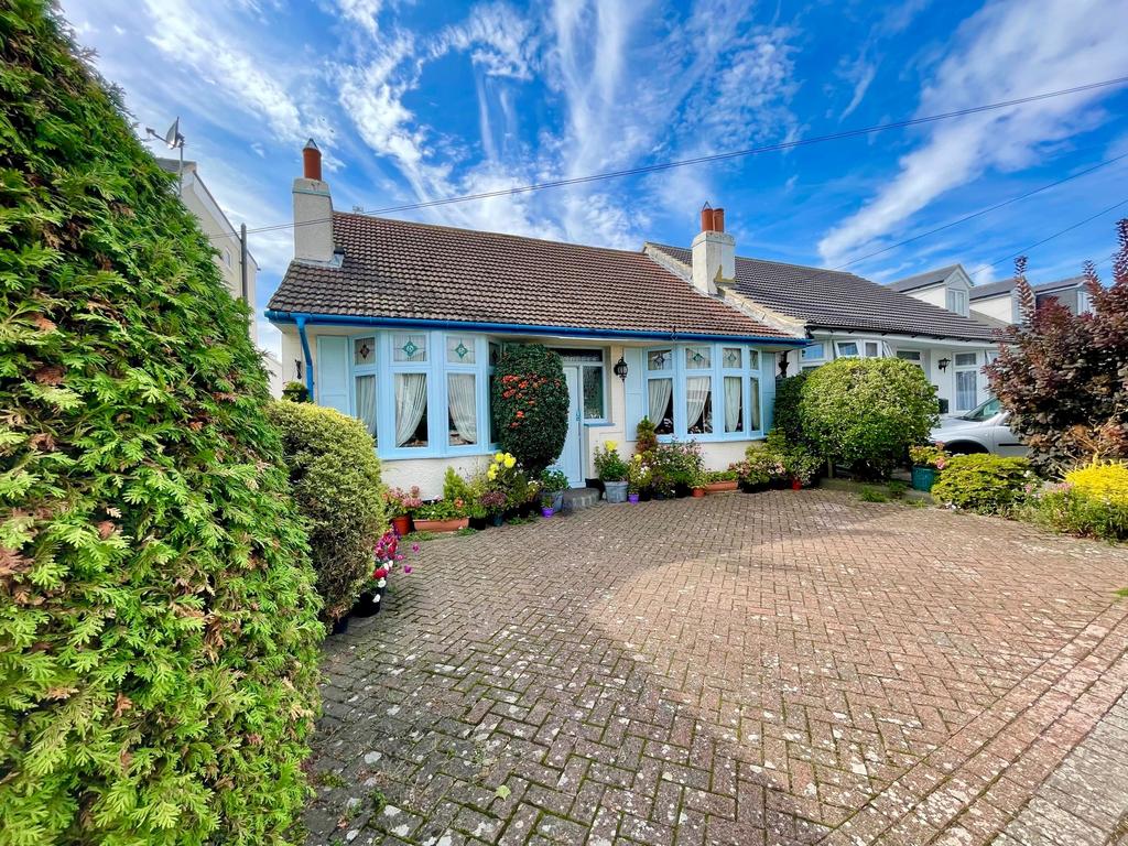Herschell Road, LeighonSea SS9 3 bed bungalow £535,000