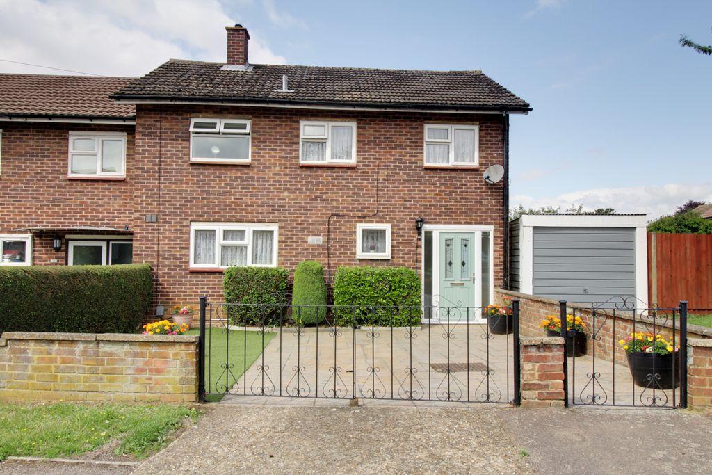 Forest Row, Stevenage SG2 8BY 2 bed end of terrace house £975 pcm (£225 pw)