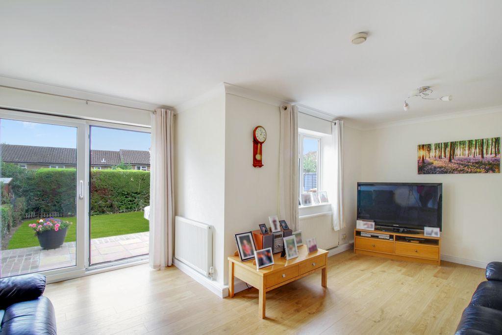 Forest Row, Stevenage SG2 8BY 2 bed end of terrace house £975 pcm (£225 pw)