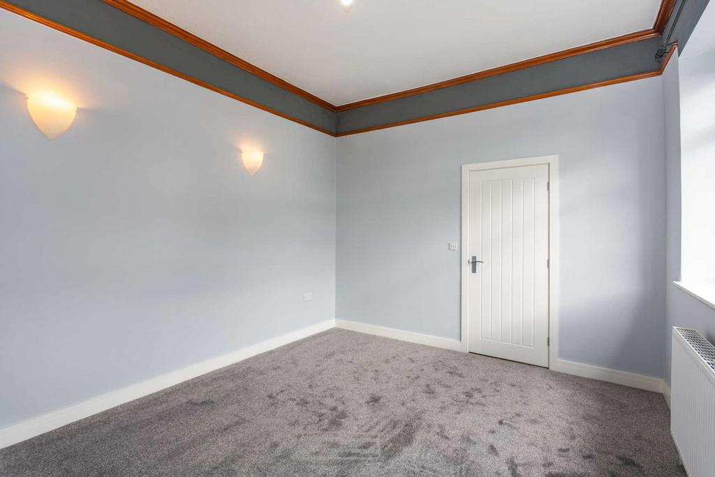 Raikes Lane, Birstall 3 bed terraced house £875 pcm (£202 pw)