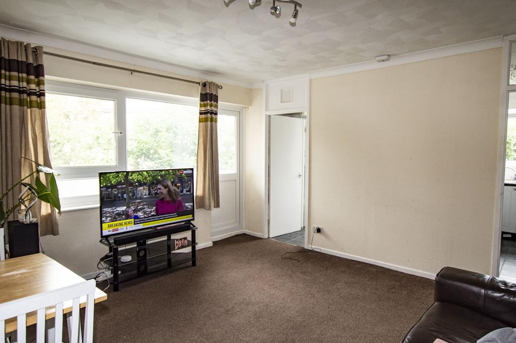 Silverdale Road, Burgess Hill RH15 2 bed flat £220,000