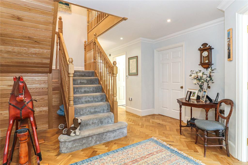 Megg Lane, Chipperfield, Kings Langley, WD4 5 bed detached house for
