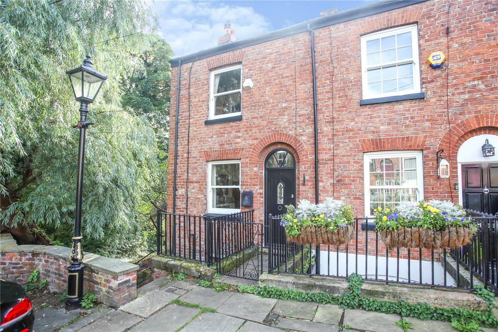 Vale Close, Heaton Mersey, Stockport... 3 bed end of terrace house £