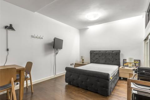 Studio to rent, Kings Road, London, SW3