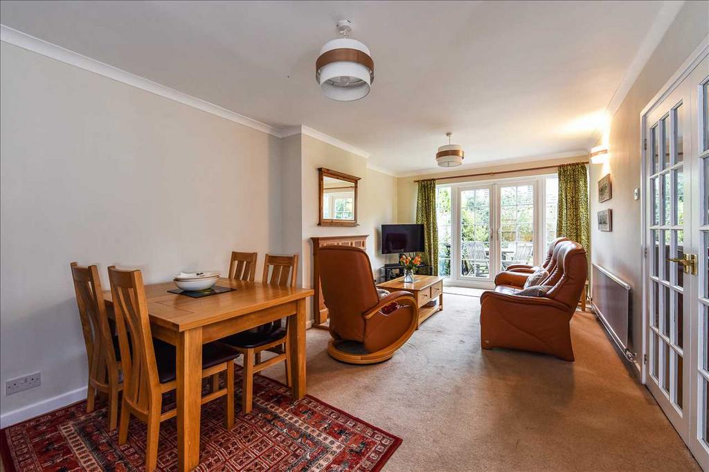 Oaklands Way, Titchfield Common 3 bed semidetached house £350,000