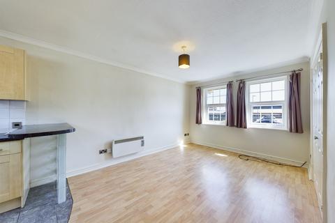 2 bedroom maisonette to rent, Loakes Court, Rutland Street, High Wycombe
