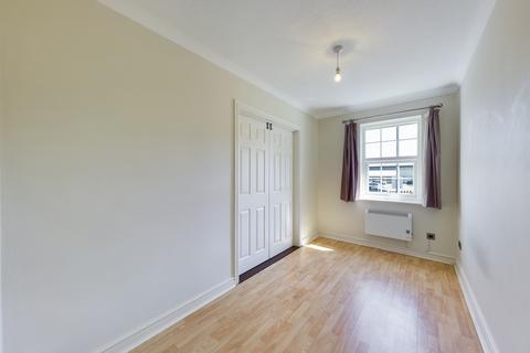 2 bedroom maisonette to rent, Loakes Court, Rutland Street, High Wycombe