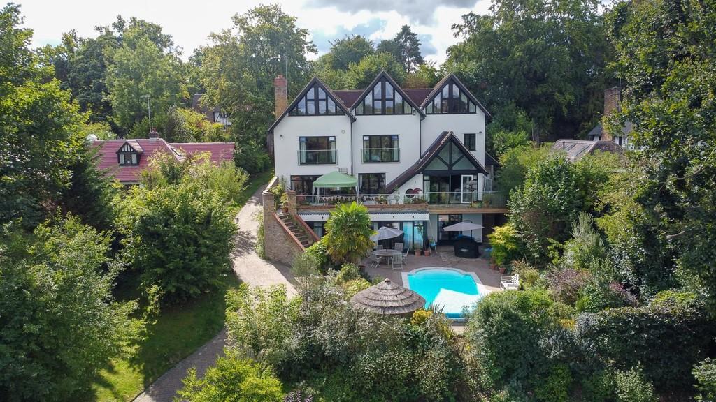 Troutstream Way, Rickmansworth WD3 7 bed detached house for sale £
