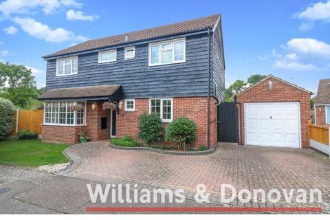 11 Caernarvon Close, Hockley, SS5 4XH