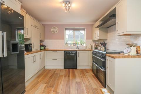 11 Caernarvon Close, Hockley, SS5 4XH
