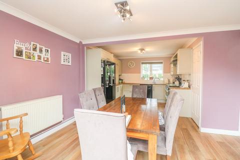 11 Caernarvon Close, Hockley, SS5 4XH
